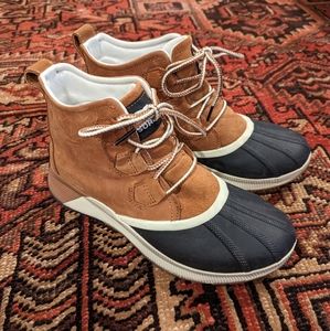 Sorel Out and About Boots Size 10